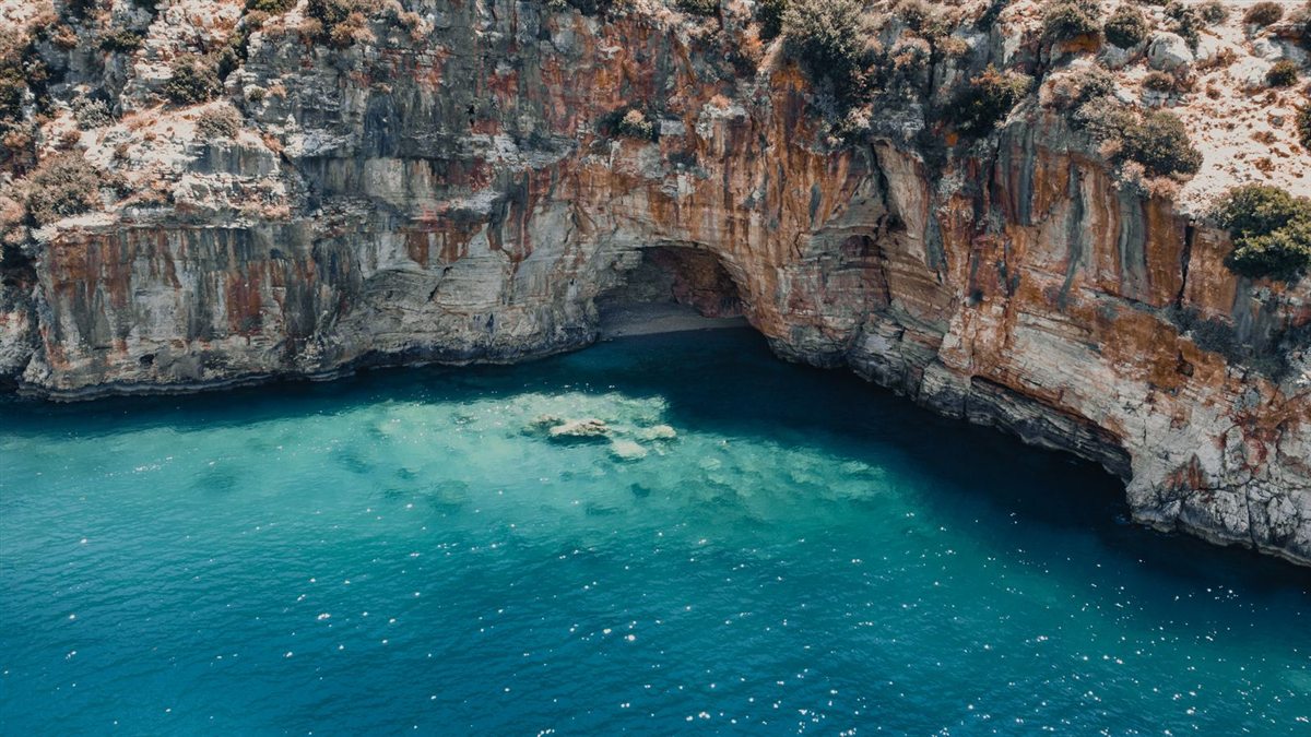 Antalya’da Araç Kiralama: Tatil Rotaları ve İpuçları